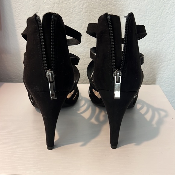 Black Kelly and Katie heels. - Picture 3 of 5